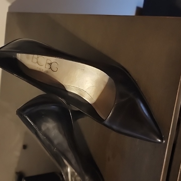 BCBG black heels - Picture 2 of 4